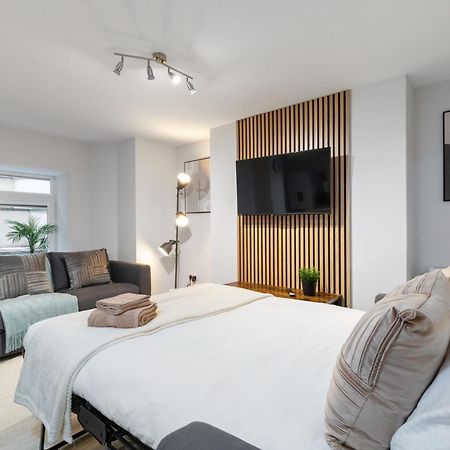 לידס Luxury Lower-Level One Bed Apt מראה חיצוני תמונה
