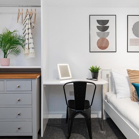 לידס Luxury Lower-Level One Bed Apt מראה חיצוני תמונה