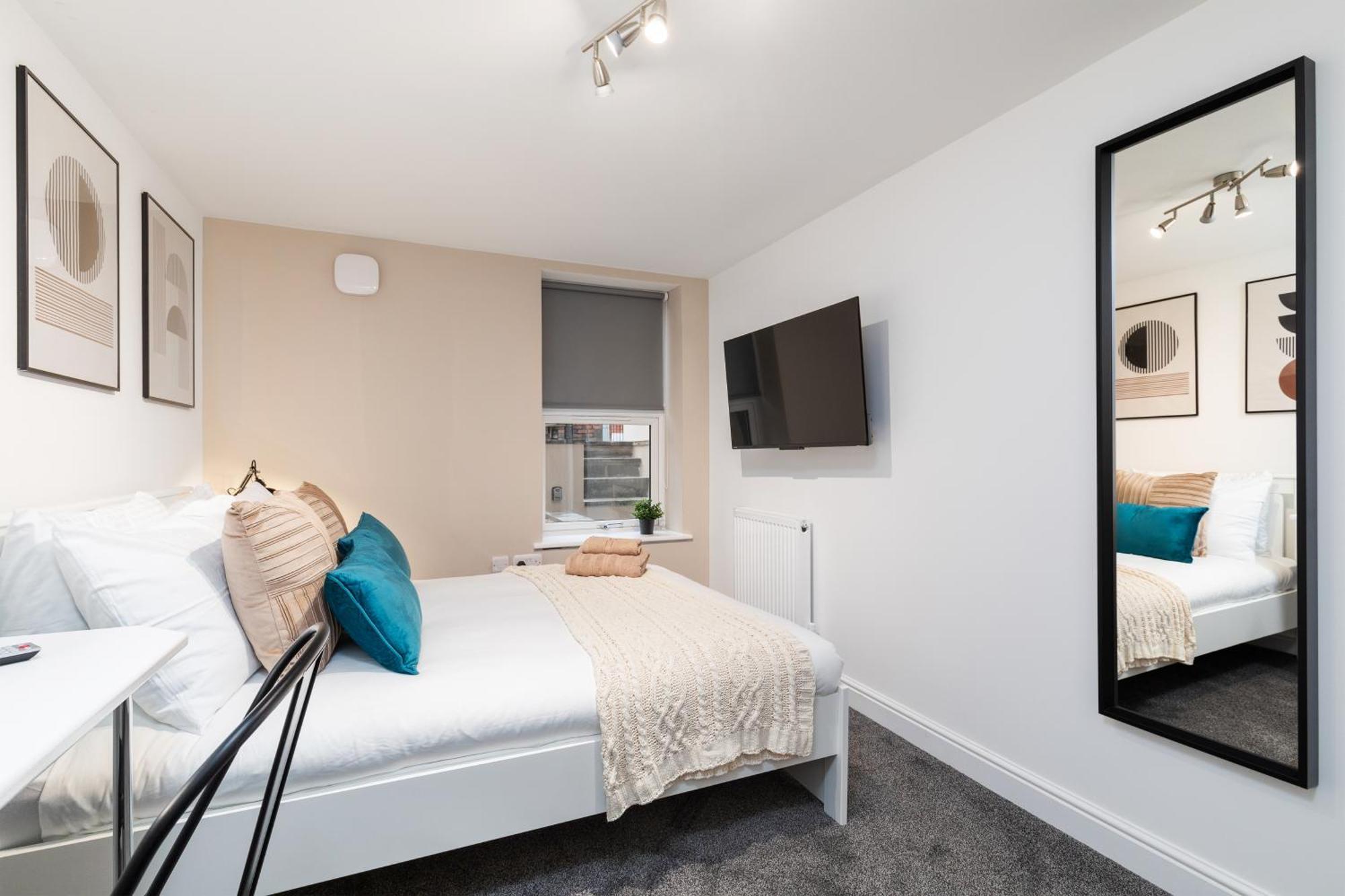 לידס Luxury Lower-Level One Bed Apt מראה חיצוני תמונה